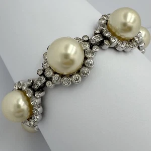 VINTAGE TRIFARI RHODIUM PLATE CRYSTAL RHINESTONE PEARL FLOWER BRACELET - Picture 1 of 6