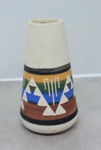 Jarrón nativo americano de cerámica Sioux sin esmaltar firmado M ciervo cola negra Dakota del Sur - Imagen 1 de 10