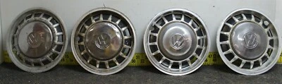 Juego de 4 cubiertas de rueda tapacubos de dos piezas OEM 321601155 1974-81 VW Dasher Rabbit (1933) Foto 1 de 4