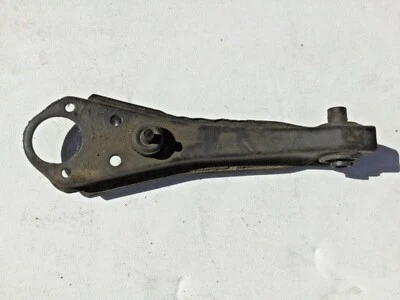 Braço de controle inferior dianteiro direito Datsun 240Z, 260Z, 280Z - —T2–7 - Imagem 1 de 2