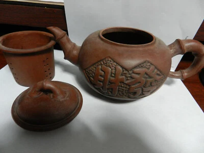 Antigua tetera china de cerámica Yixing con colador de té Foto 1 de 4
