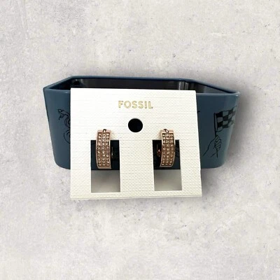 FOSSIL Ohrringe Ohrstecker Huggies Roségold Rosé Gold JOF00169791 Box NEU - Bild 1 von 4
