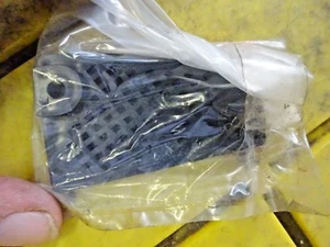 SUZUKI 17635-87DO1-000  COVER    GRIP - Picture 1 of 2