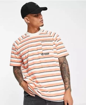 NOVA CAMISETA MASCULINA ADIDAS ORIGINALS LISTRADA BOLSO TREFOIL ~TAMANHO GRANDE #HT1663 - Imagem 1 de 4