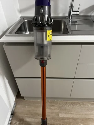 dyson v10  - Immagine 1 di 4