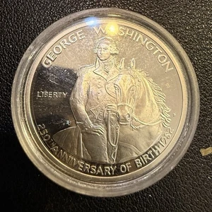 George Washington 250th Anniversary Commemorative Coin 1982 R94 - Picture 1 of 2