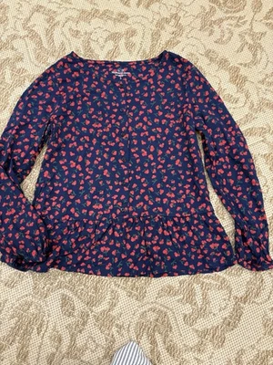 Top floral cerezo peplum azul marino rojo acebo baya L 14 Vineyard Vines para niñas Foto 1 de 4