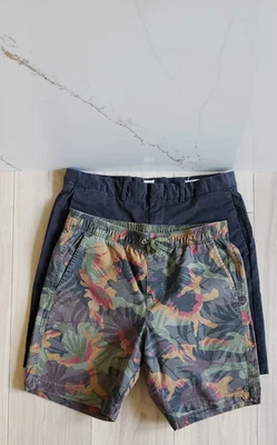 GAP Shorts Lot Men 2pc 31 Navy Twill Green Camo Floral Jogger Lounge Gym - Image 1 of 4