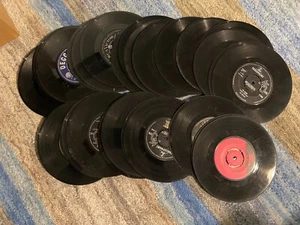 Joblot bundle of 29 Vinyl (45 RPM) 1960s incl Shirley Bassey, Sinatra, Beatles - Picture 1 of 1