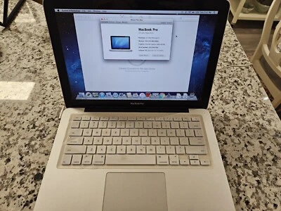 Apple MacBook Pro Intel Core i5 2.5 Ghz  13 inch laptop w/ 4 Gigs Ram - Image 1 of 4