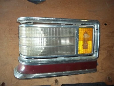 Luz de esquina intermitente Cadillac 1975-1976 Deville, Fleetwood lámpara de estacionamiento izquierda Foto 1 de 4