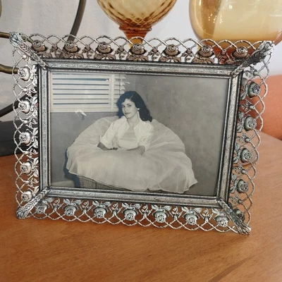 Marco de fotos vintage filigrana tono plata rosa enrejado se adapta a fotos de 5" x 7" Foto 1 de 4