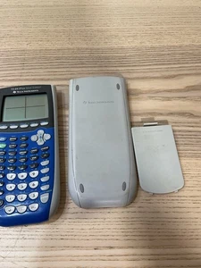 TI-84 Plus Silver Edition Calcolatrice Grafica Blu Testata Texas Instruments - Foto 1 di 20