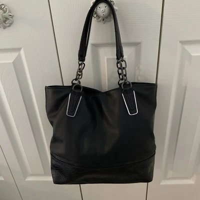 Bolso de Mano Vera Wang Bolso de Mano Cuero Sintético Negro con Correa de Cadena de Doble Asa Foto 1 de 4