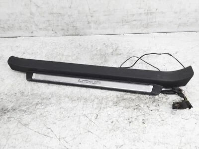 Acabamento da placa do peitoril da luz do passageiro dianteiro Lexus Gs350 2013-2020 - 67910-30080-C0 - Imagem 1 de 4