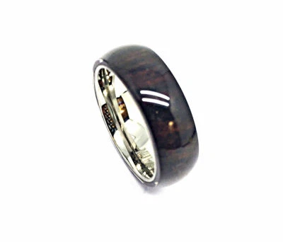 Anillo de boda grabado láser de titanio de 6 mm con madera de koa hawaiano oscuro puro Foto 1 de 2
