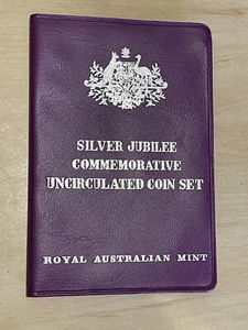 1977 Australian Decimal set in Purple Royal Australian Mint Wallet - Picture 1 of 5