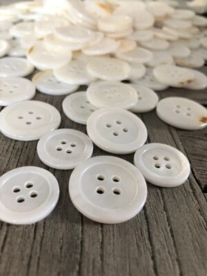Weiss Echt Perlmuttknöpfe 4 Loch aus europäischer Fertigung (10 Stück) - Bild 1 von 4