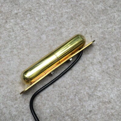 lápiz labial guitarras pickup dorado Foto 1 de 4