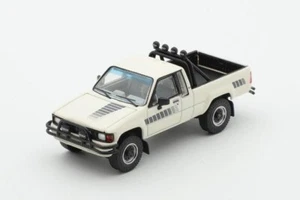 Toyota Hilux SR5 1985 KS-062-396 GCD Gaincorp Products 1:64 blanco roto - Imagen 1 de 4