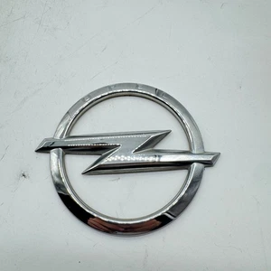 SCRITTA OPEL LOGO EMBLEMA SIGA BADGE FREGIO POSTERIORE ORIGINALE L-221 - Picture 1 of 5
