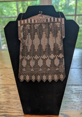 Mandalian Enamel Whiting & Davis Art  Deco  White/Gray Heart Purse . *VTG - Image 1 of 3