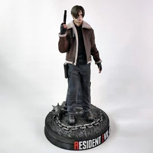 Leon S. Kennedy figure/statue | Resident Evil 4 | PAINTED | 35 cm / 14 in / 1:5 - Picture 1 of 4