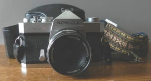 Cámara Konica Autoreflex-T 35 mm con lente Hexanon 28 mm y estuche - Imagen 1 de 10