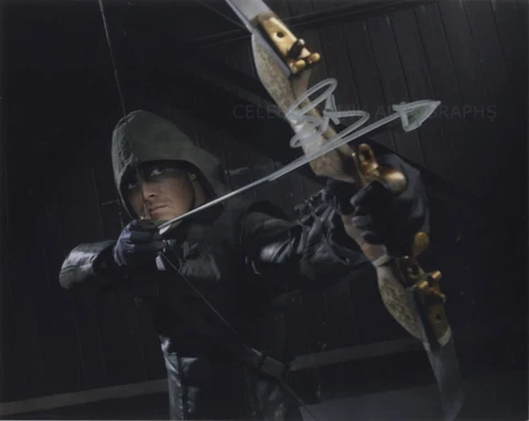 STEPHEN AMELL as Oliver Queen - Arrow GENUINE SIGNED AUTOGRAPH Cover