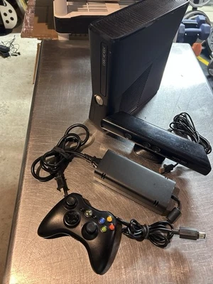 Xbox 360 Console Bundle Lot with Cables And Controller Tested - Image 1 of 4