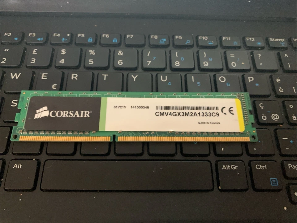 Corsair Ram DDR3 DDR-3 1333Mhz 4Gb PC3-16000U CMV4GX3M2A1333C9 - Immagine 1 di 1
