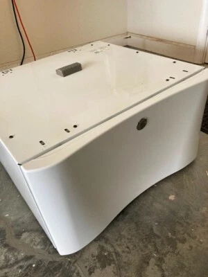 Pedestal Electrolux EPWD157SIW 15" - Usado Blanco solo para recogida local, Sin envío Foto 1 de 4