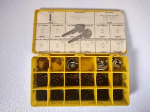 RARE Vintage Zipco Chrysler Products Service Kit CPSK-69 w/ Keys READ - Imagen 1 de 7