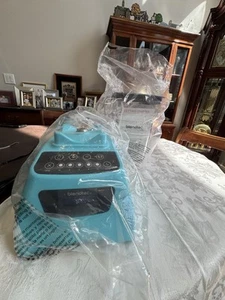 Blendtec Classic 575 Caribbean Blue Blender 1560W - Reconditioned - TESTED - Picture 1 of 13