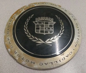 1989-1993 Cadillac DeVille Fleetwood Center Cap Silver Emblem OEM Not Working - Picture 1 of 4