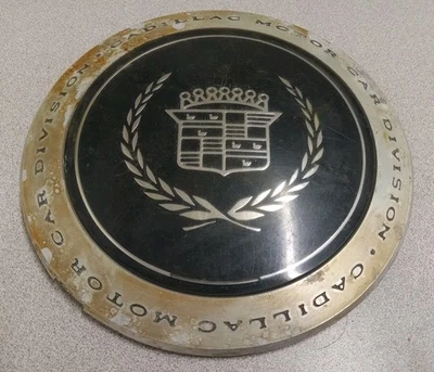 Cadillac DeVille Fleetwood 1989-1993 tapa central emblema plateado fabricante de equipos originales no funciona Foto 1 de 4