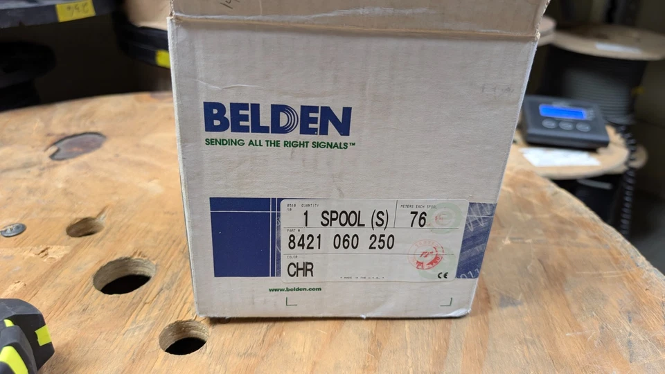 Cables coaxiales Belden 8421 25 AWG 1C SHIELD 250 ft SPOOL CROMO Foto 1 de 2