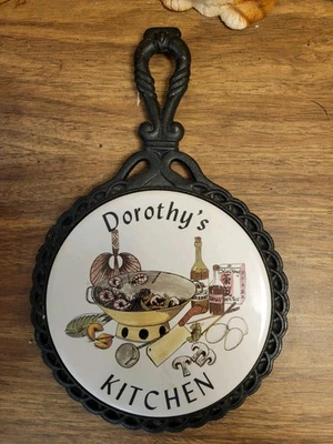 De Colección Dorothy's Cocina Hierro Fundido Azulejo Cerámico Remache MCM Flores Marrones  Foto 1 de 3