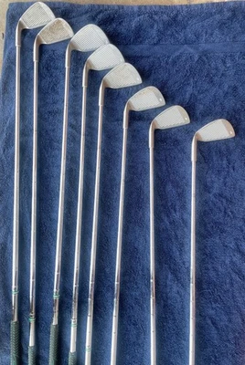 Tour Model II Golf club set (3-9 iron) with Golf bag, tees, glove, and balls - Image 1 of 4