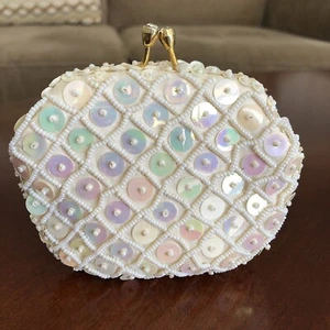 Beautiful Beaded Sequins Framed Small Coin Purse Off White, Gold Tone Frame VTG - Picture 1 of 7