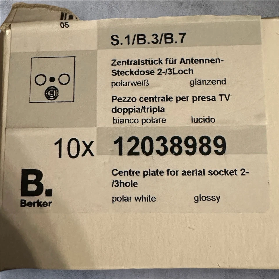 Berker 12038989 Zentralstück für Antennen-Steckdose 2/3Loch S.1/B.3/B.7  - Bild 1 von 1