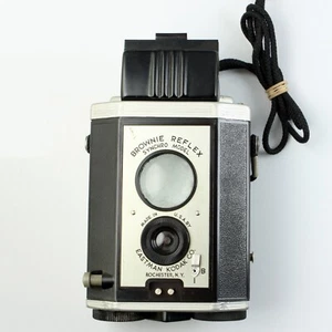 Kodak Brownie Reflex Synchro Model 127 Roll Film Camera - Picture 1 of 3