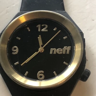 Reloj Neff Rayas Hombre 41mm Negro Tono Dorado Dial Batería Nueva Foto 1 de 4