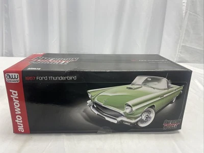 Auto World 1957 Ford Thunderbird 1:18 Diecast American Muscle Car Model Green - Image 1 of 4