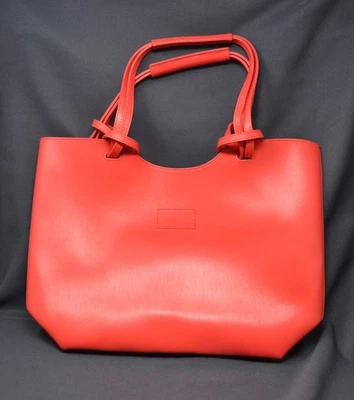 Usado en Excelente Condición Neiman Marcus Bolso de Mano Rojo Vegano Imitación Cuero Grande Hombro 2019 Abierto Foto 1 de 4