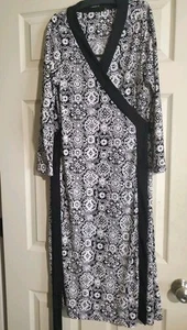 New $98 Tahari Boho Mid Robe M Bohemian Black and White Paisley Hippie - Picture 1 of 4