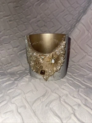 Maceta para casa pequeña de cristal solar y hormigón  Foto 1 de 4