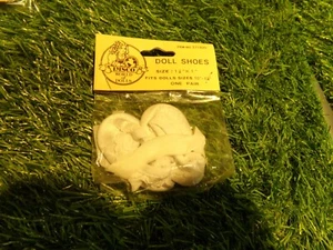 SMALL DOLL SHOES FOR DOLLS SIZE 10 TO 12INS WHITE - Picture 1 of 2