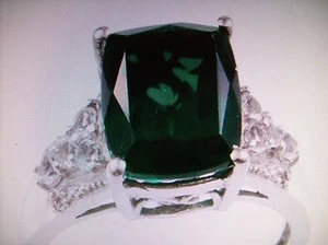 KARIS DESIGNER EMERALD QUARTZ & WHITE TOPAZ RING SIZE O PLAT/BOND NEW BOXED - Picture 1 of 5