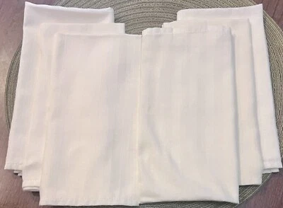 "Seis servilletas suaves blanquecinas cremosas en buen estado 17"" X 18"" usadas se muestra bien" Foto 1 de 4